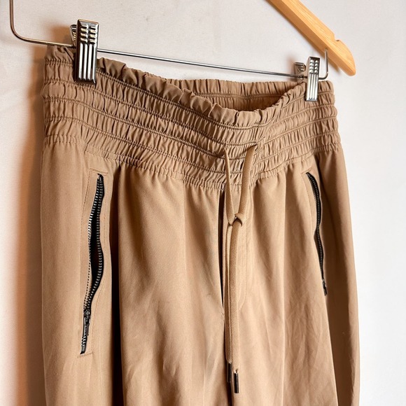 3 FOR $50! 🎁 ATHLETA Camden Jogger in Brownstone Beige Womens Small - Picture 3 of 9
